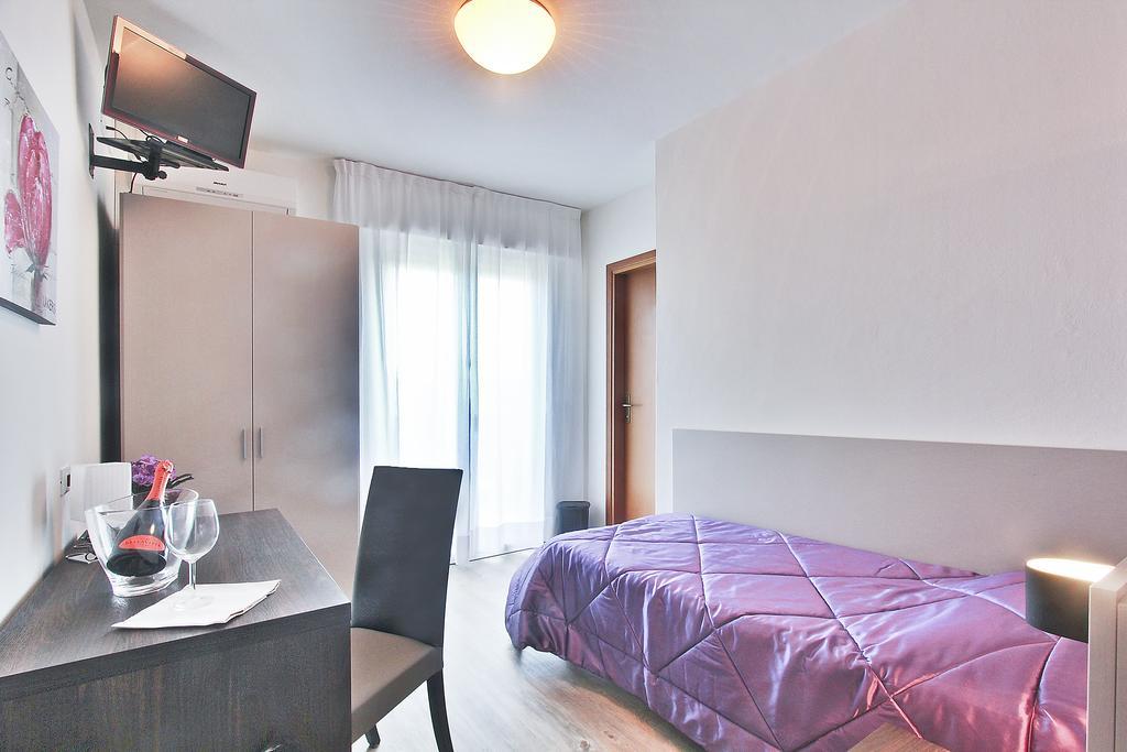 Hotel Gambrinus Lignano Sabbiadoro Oda fotoğraf