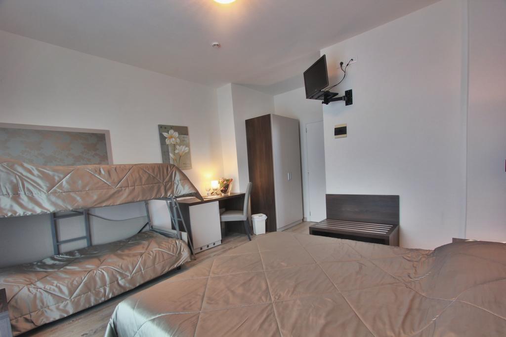 Hotel Gambrinus Lignano Sabbiadoro Oda fotoğraf